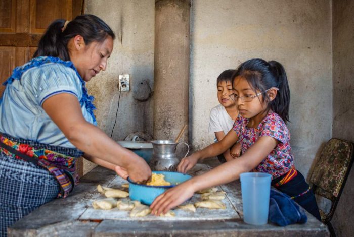 10 alimentos saludables para el desarrollo de niñas y niños - World Vision Guatemala